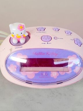 Sanrio HELLO KITTY KT3005P Pink & Purple Oval 2008 LED Digital Alarm Clock Works